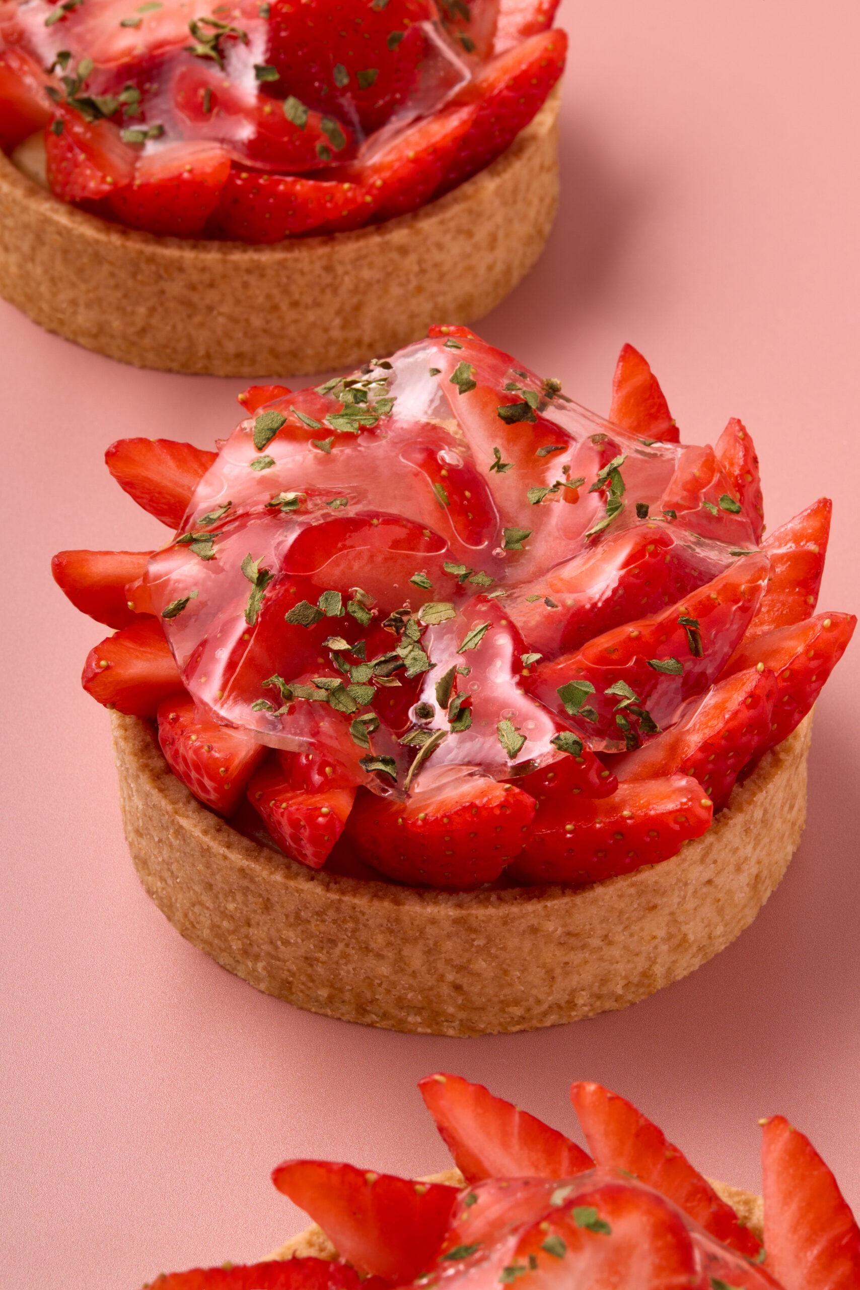 Strawberry Tartlet – Orange Blossom – Basil – Süvy